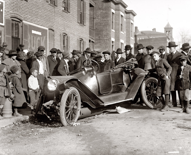 Illustration for article titled Crash Photos From The Beginning Of Motoring Are Stunningly Beautiful